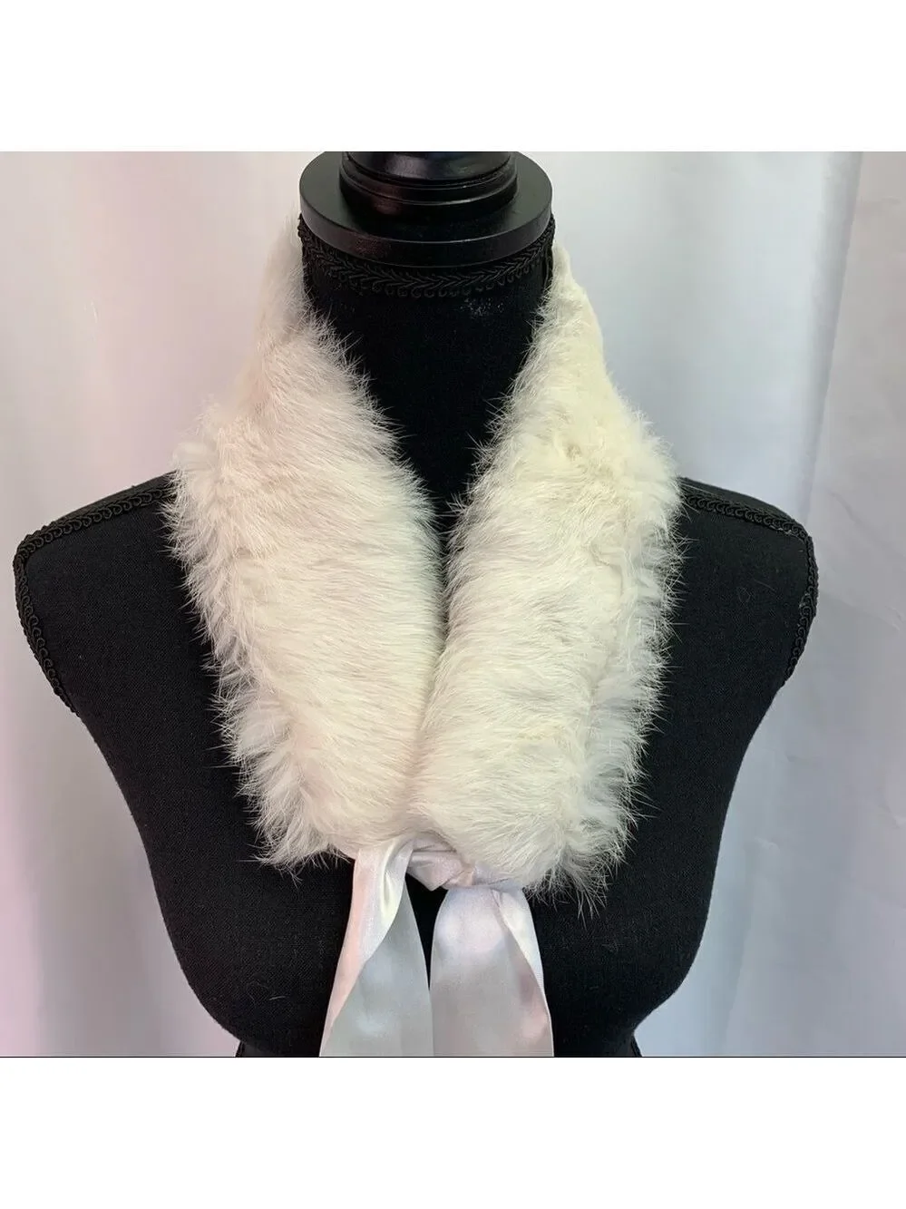 DANIER Ivory white rabbit fur ribbon collar